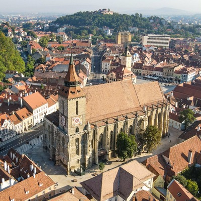 Primăria Brașov a obținut o finanțare de aproape 5 milioane de euro pentru restaurarea curții Bisericii Negre