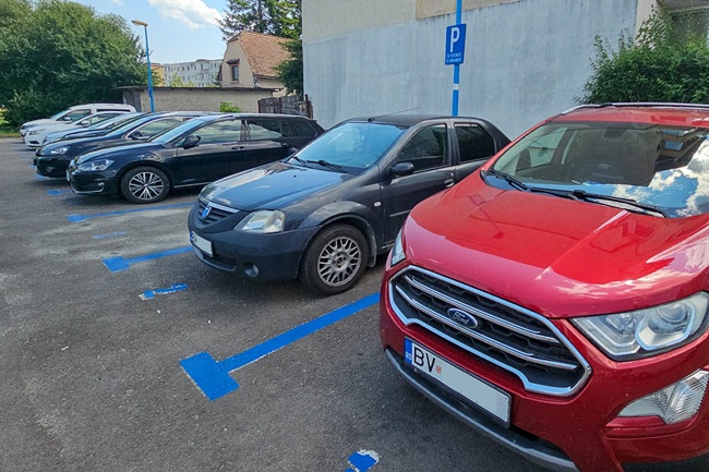 Din 23 septembrie se licitează locurile de parcare de reședință libere din cartierul Astra I