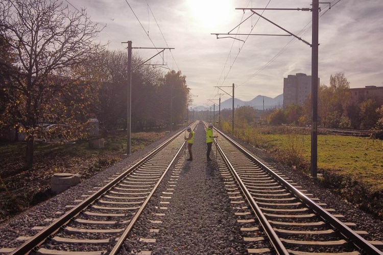 Proiectul trenului metropolitan a ajuns în faza ridicărilor topografice și a studiilor geotehnice în zona viitoarelor peroane